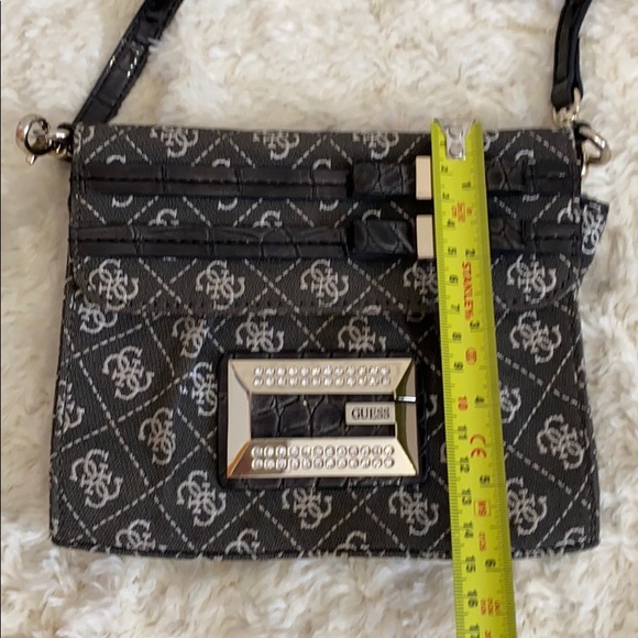 ‼️SOLD‼️ Guess crossbody bag - Picture 5 of 5